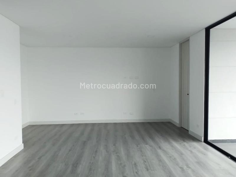 Image 687-M4338620_1