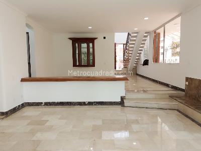 Casa de 4 alcobas en arriendo en El Poblado, Medellín, 300 m² · foto 2 de 20