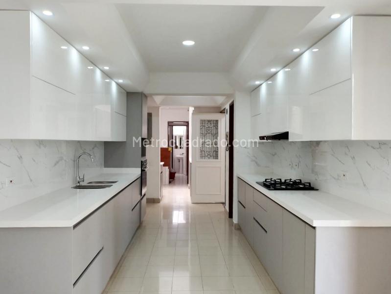 Casa de 4 Alcobas con Jacuzzi en Conjunto Cerrado en El Poblado - 3