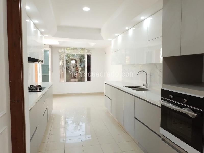 Casa de 4 Alcobas con Jacuzzi en Conjunto Cerrado en El Poblado - 4