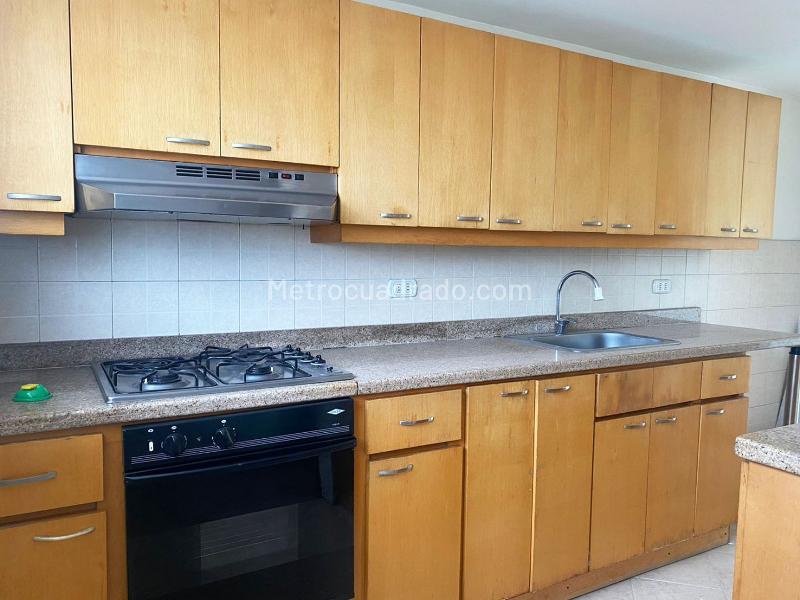 Apartamento de 3 Alcobas en El Poblado, Conjunto Cerrado - 4