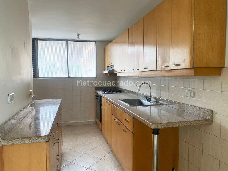 Apartamento de 3 Alcobas en El Poblado, Conjunto Cerrado - 5