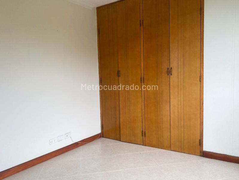 Apartamento de 3 Alcobas en El Poblado, Conjunto Cerrado - 6