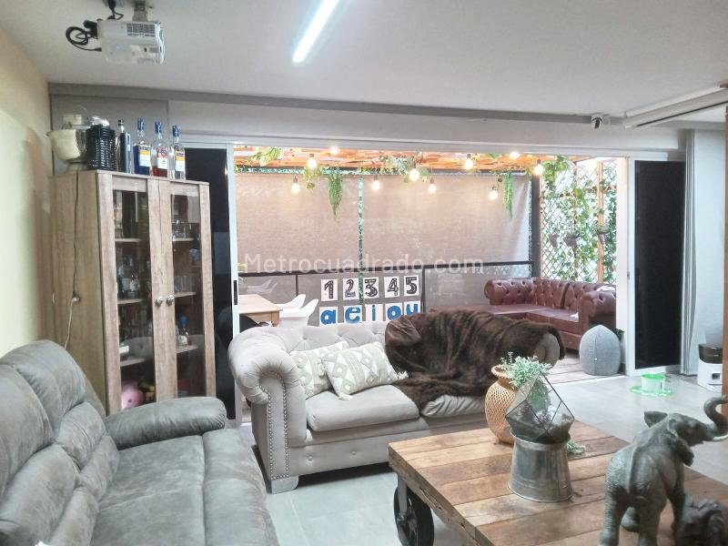 Casa Sencilla de 4 Alcobas en El Poblado - 2