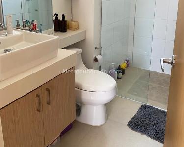 Apartamento de 2 alcobas en venta en El Poblado, Medellín, 135 m² · foto 11 de 13