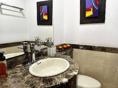 Casa en arriendo en El Poblado, Medellín · foto 18 de 20