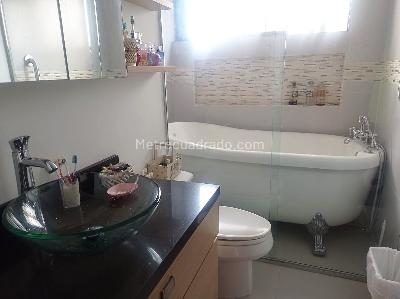 Apartamento de 3 alcobas en venta en El Poblado, Medellín, 177 m² · foto 16 de 17