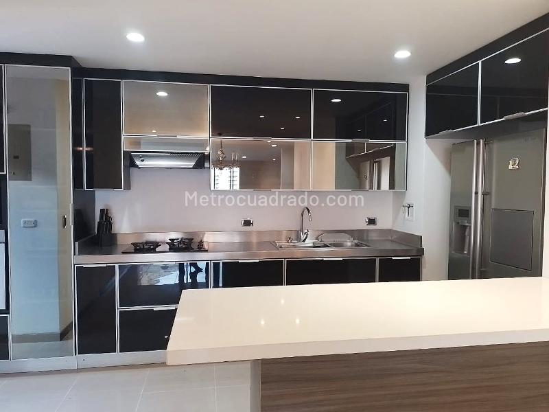 Furnished 2BR Apartment with 3 Baths in El Poblado - 8