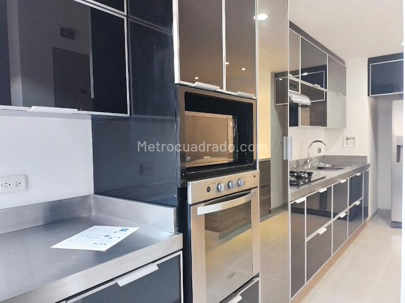 Furnished 2BR Apartment with 3 Baths in El Poblado - 9