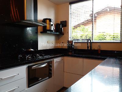 Casa de 3 alcobas en venta en El Poblado, Medellín, 242 m² · foto 8 de 19