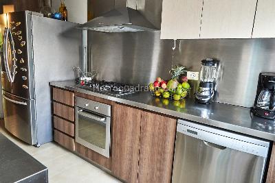 Casa de 3 alcobas en venta en El Poblado, Medellín, 263 m² · foto 3 de 13