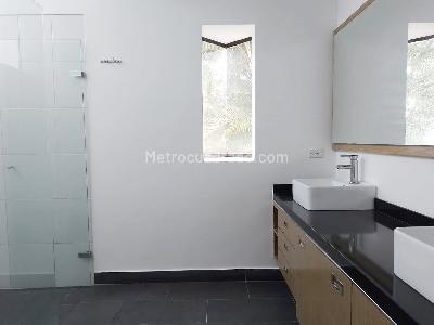 Casa de 5 alcobas en venta en El Poblado, Medellín, 300 m² · foto 15 de 19