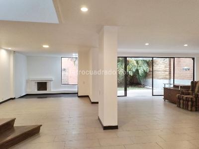 Casa de 5 alcobas en venta en El Poblado, Medellín, 300 m² · foto 2 de 19