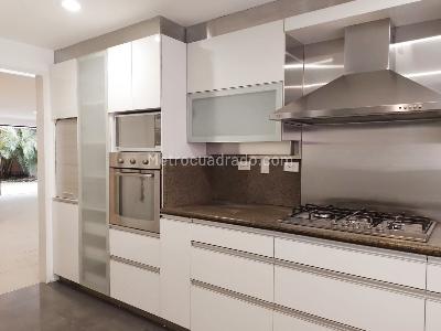 Casa de 5 alcobas en venta en El Poblado, Medellín, 300 m² · foto 5 de 19