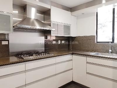 Casa de 5 alcobas en venta en El Poblado, Medellín, 300 m² · foto 6 de 19