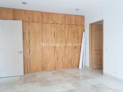 Apartamento de 4 alcobas en venta en El Poblado, Medellín, 240 m² · foto 13 de 18