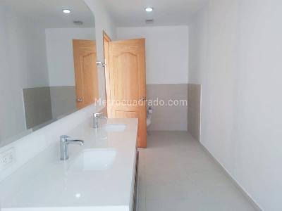Apartamento de 4 alcobas en venta en El Poblado, Medellín, 240 m² · foto 15 de 18