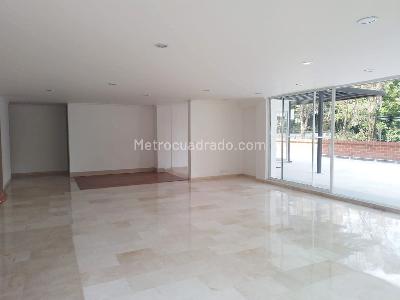 Apartamento de 4 alcobas en venta en El Poblado, Medellín, 240 m² · foto 3 de 18