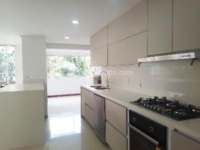 Apartamento de 4 alcobas en venta en El Poblado, Medellín, 240 m² · foto 5 de 18