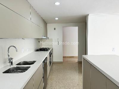Apartamento de 4 alcobas en venta en El Poblado, Medellín, 240 m² · foto 6 de 18