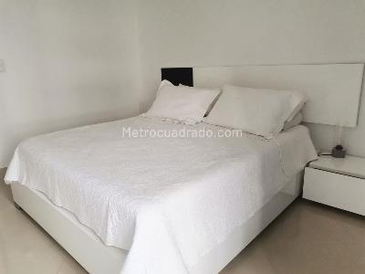 Apartamento de 4 alcobas en arriendo en El Poblado, Medellín, 135 m² · foto 14 de 19