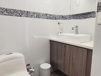 Apartamento de 4 alcobas en arriendo en El Poblado, Medellín, 135 m² · foto 17 de 19