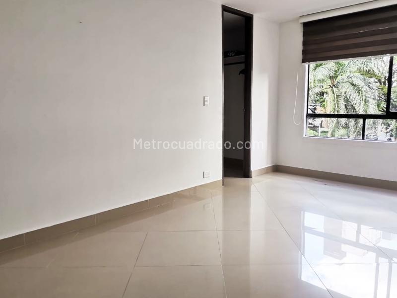 Furnished 4BR Apartment Near Amenities in El Poblado - 9