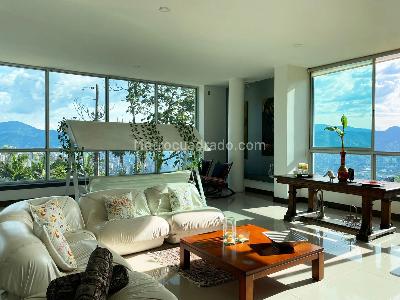 Casa de 5 alcobas en venta en El Poblado, Medellín, 520 m² · foto 2 de 11