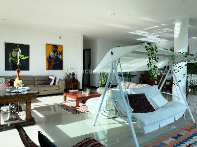 Casa de 5 alcobas en venta en El Poblado, Medellín, 520 m² · foto 3 de 11