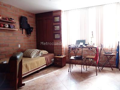 Casa de 3 alcobas en venta en El Poblado, Medellín, 249 m² · foto 13 de 19