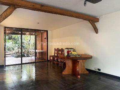 Casa de 4 alcobas en venta en Envigado, Envigado, 205 m² · foto 2 de 19
