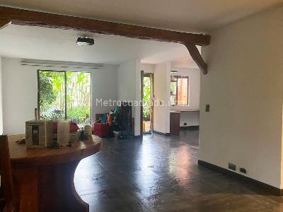 Casa de 4 alcobas en venta en Envigado, Envigado, 205 m² · foto 3 de 19
