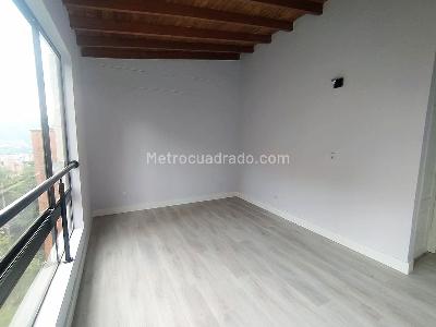 Apartamento de 4 alcobas en venta en Los Naranjos, Medellín, 210 m² · foto 15 de 20