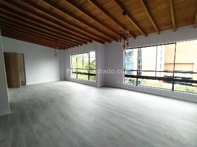 Apartamento de 4 alcobas en venta en Los Naranjos, Medellín, 210 m² · foto 2 de 20