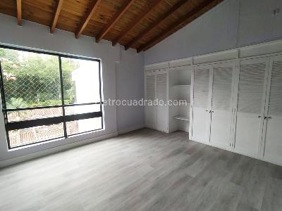 Apartamento de 4 alcobas en venta en Los Naranjos, Medellín, 210 m² · foto 8 de 20