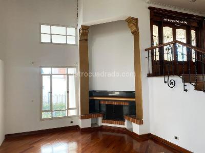 Casa en arriendo en El Poblado, Medellín · foto 3 de 19