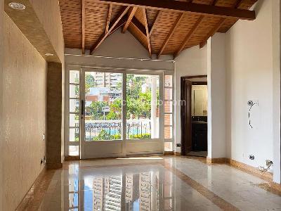 Casa en arriendo en El Poblado, Medellín · foto 8 de 19