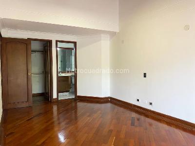 Casa de 4 alcobas en venta en El Poblado, Medellín, 370 m² · foto 13 de 19