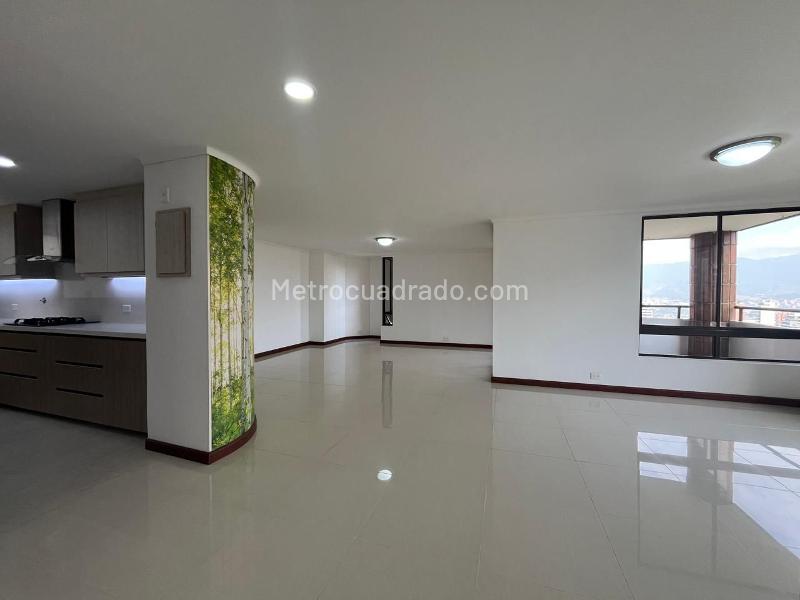 Quiet 3BR Apartment Near Supermarkets in El Poblado