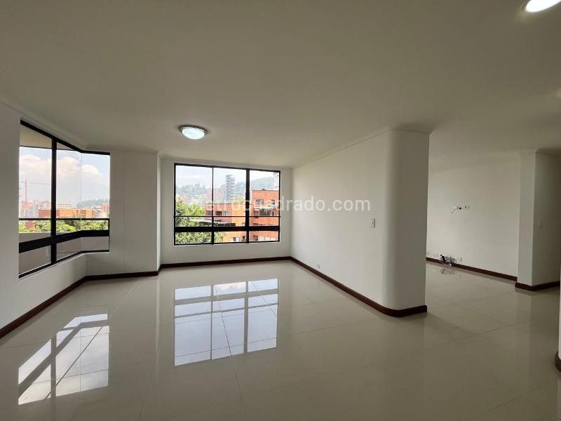 Apartamento Tranquilo de 3 Alcobas Cerca de Supermercados en El Poblado - 2