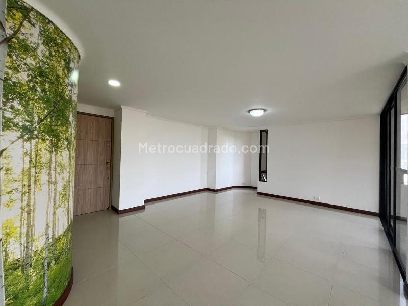 Apartamento Tranquilo de 3 Alcobas Cerca de Supermercados en El Poblado - 3