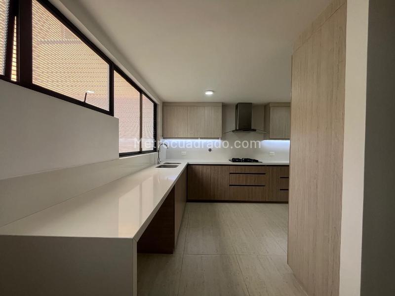 Apartamento Tranquilo de 3 Alcobas Cerca de Supermercados en El Poblado - 7