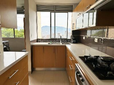 Apartamento de 3 alcobas en arriendo en El Poblado, Medellín, 150 m² · foto 4 de 13