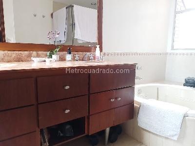 Apartamento de 3 alcobas en venta en El Tesoro, Medellín, 223 m² · foto 18 de 20