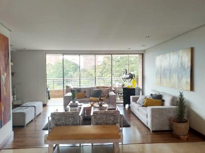 Apartamento de 3 alcobas en venta en El Tesoro, Medellín, 223 m² · foto 2 de 20