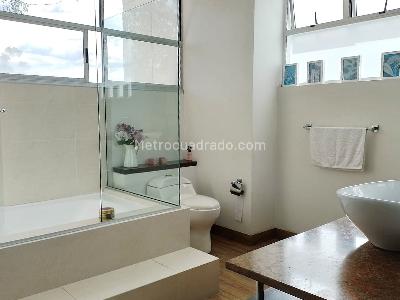 Apartamento de 3 alcobas en venta en El Poblado, Medellín, 223 m² · foto 17 de 18