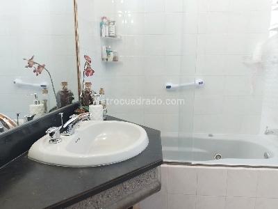 Casa de 3 alcobas en venta en El Poblado, Medellín, 248 m² · foto 16 de 20