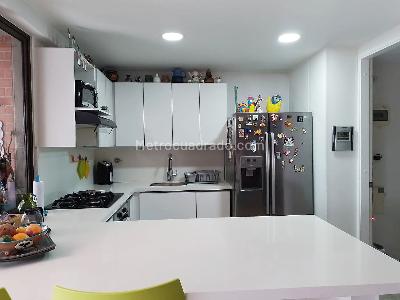 Apartamento de 2 alcobas en arriendo en El Poblado, Medellín, 100 m² · foto 6 de 19
