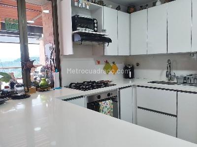 Apartamento de 2 alcobas en arriendo en El Poblado, Medellín, 100 m² · foto 8 de 19