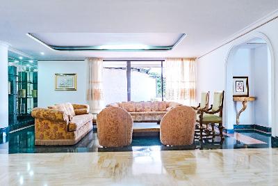 Apartamento de 4 alcobas en venta en El Poblado, Medellín, 512 m² · foto 2 de 20